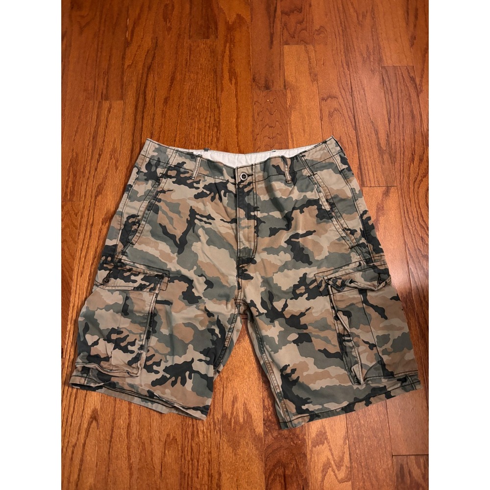 Levi‎ Strauss Distressed Camo Cargo Shorts size 34
